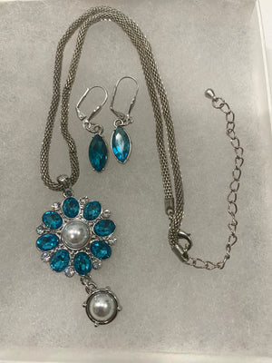 Round Silver Turquoise Rhinestone Pendent & Tear Drop Earrings
